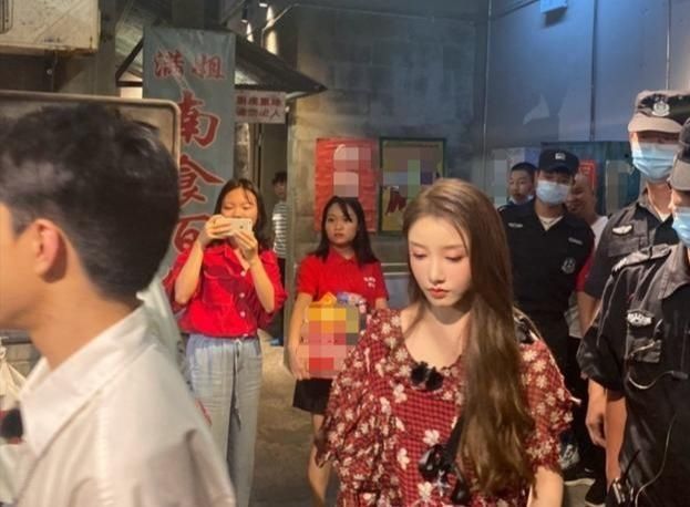  姜贞羽|创造营靠颜值占据热搜第一的姜贞羽，新综艺路透惊鸿一瞥惊艳到我