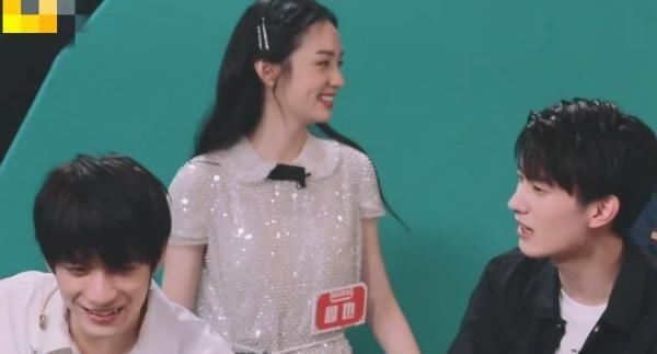  何炅|别把伤害当成幽默！刚上台就diss何炅个子低，何炅你不退赛啊