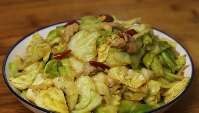 为啥|为啥饭店炒的包菜那么好吃,原来诀窍在这里,学会也能做大厨