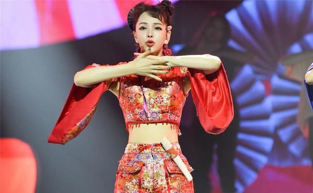 扇子|《浪姐》同样是舞台失误,为什么金莎被淘汰,宁静却拿了第一?