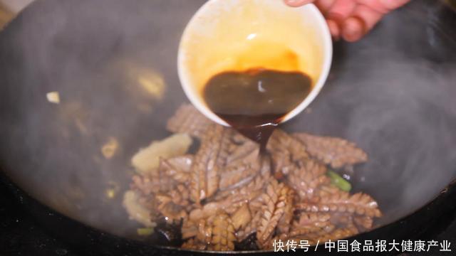 大厨|爆炒腰花全教程来了，大厨教你这几招，在家也能学着做！
