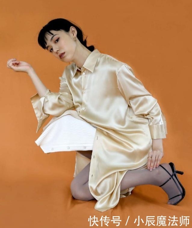 细节|小姐姐身穿早秋的连裤袜,请这样穿,真服日本的细节穿搭