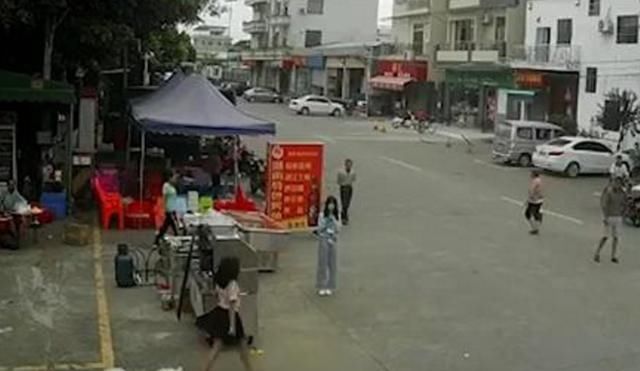  发生|毫无人性！老人被“狗绳绊倒”重摔身亡：12岁女孩冷漠逃走