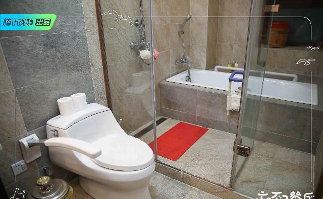  餐厅|《忘不了餐厅》第二季即将上映 黄渤、宋祖儿、王彦霖携“宝藏老年团”温暖回