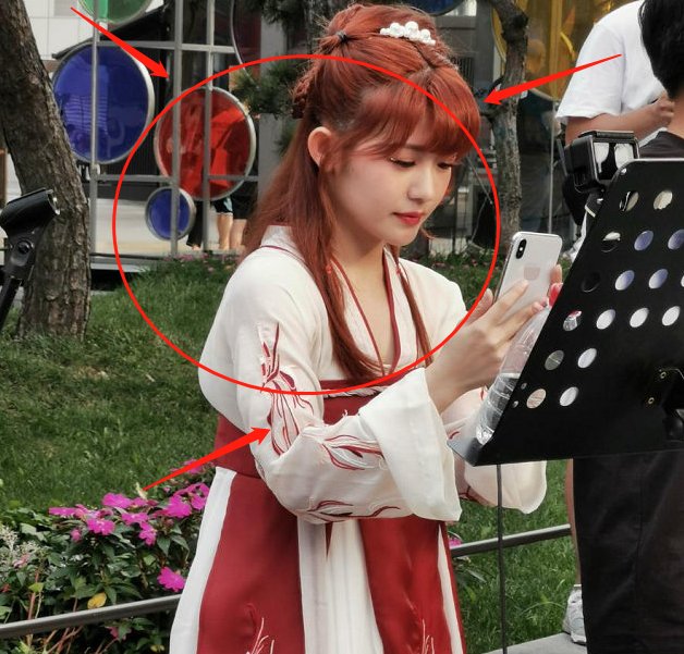 赖美云|火少解散后差距有多大?杨超越综艺上不停,赖美云街头卖唱