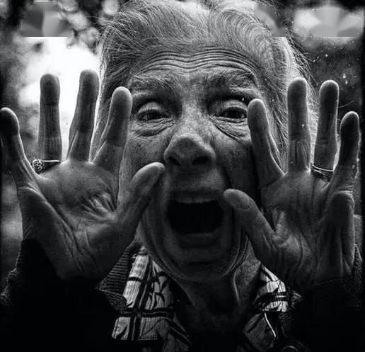 黯然失色|他为93岁的妈妈拍了一组照片,让所有自拍美颜都黯然失色