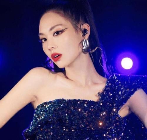  孟佳和王霏|同是女团出身，王霏霏比孟佳差在哪？《王牌》导演的态度就是答案