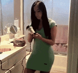 趣图|搞笑GIF趣图:电风吹坏了怎么办?没事!我有我的机智