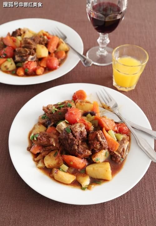 鲜香|炖牛排骨千万别焯水，乱用香料，这方法简单好用，软烂鲜香！