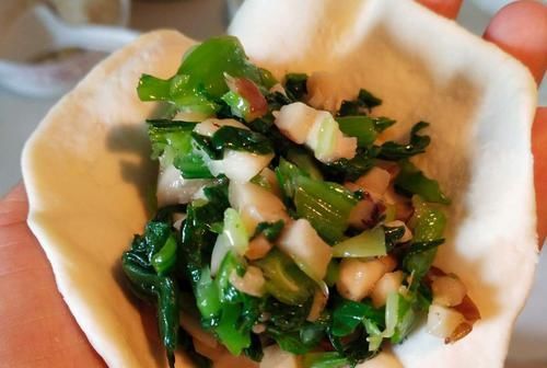  技巧|包青菜包子馅老是发黄？掌握2个技巧，青菜颜色翠绿不发黄