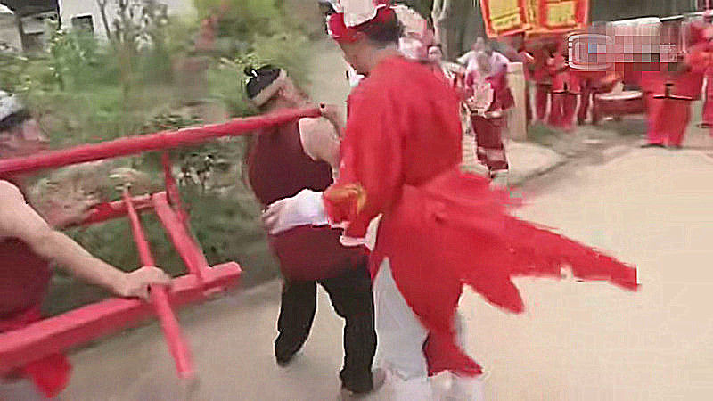 新娘|“婚礼习俗”的思考:密室中消失的508888元陪嫁钱,细思极恐