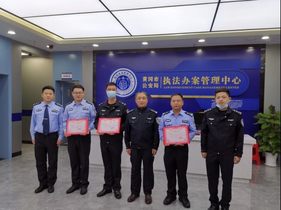 王某|黄州警方4小时生擒持刀抢劫犯
