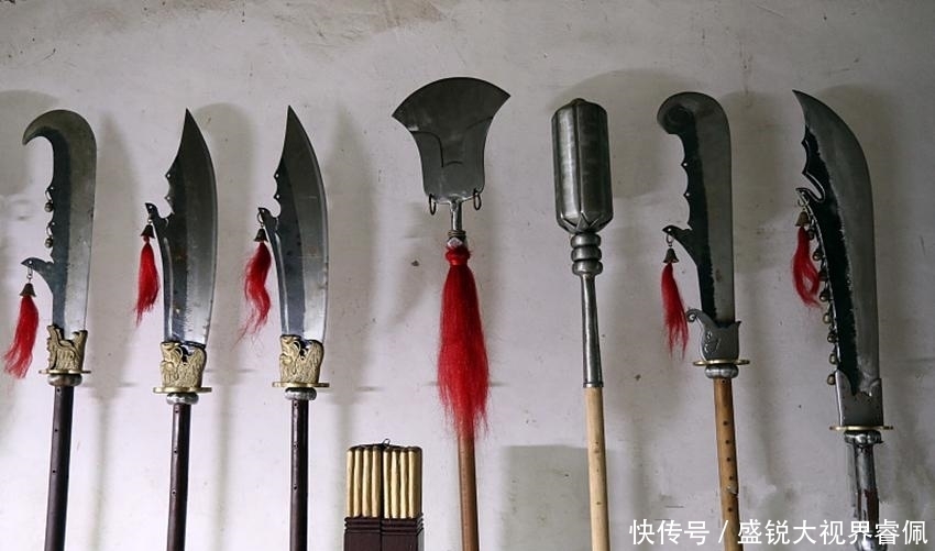 几件兵器|欧亚冷兵器大决斗: 中国猛将兵器在此, 那些轻量级兵器谁敢动?