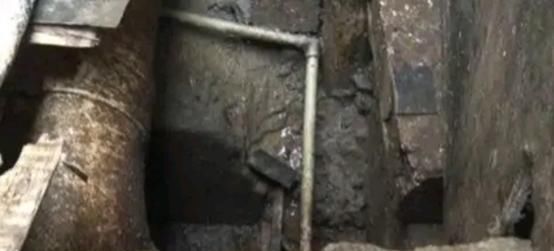  从酒店窗户|20岁妈妈产下婴儿后将其从酒店二楼抛下：装在黑色塑料袋里，脐带还没剪断