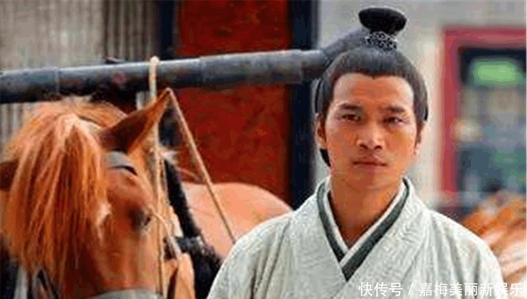  宴请|皇帝宴请大臣却不备碗筷, 大臣吃完后转身离开, 皇帝: 此人危险, 留不得!