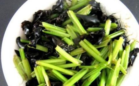  不见|木耳和此物一起炒，等于“天然泻药”，清肠排宿便，赘肉不见！