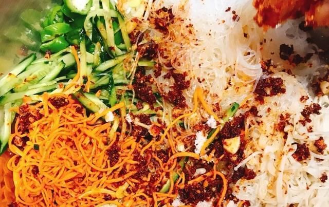  凉拌|夏日凉菜系列：解锁虫草花新吃法，凉拌好消暑，软嫩鲜香清脆爽口