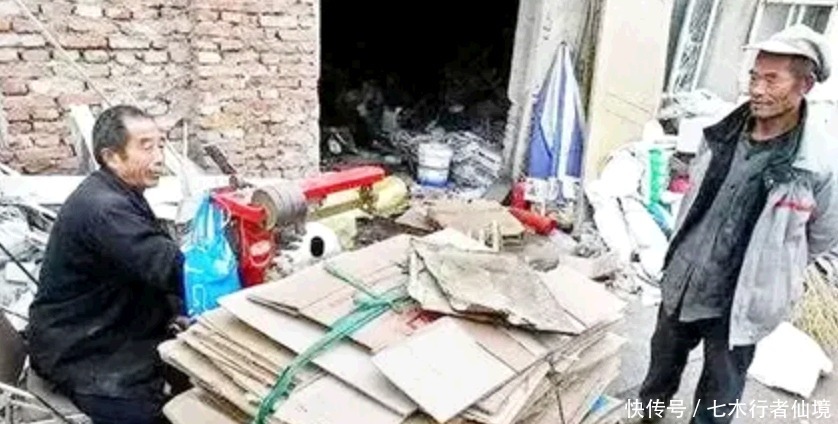 用水|拾荒老人3毛卖一铁疙瘩,废品站老板用水洗净后,转手卖出260万
