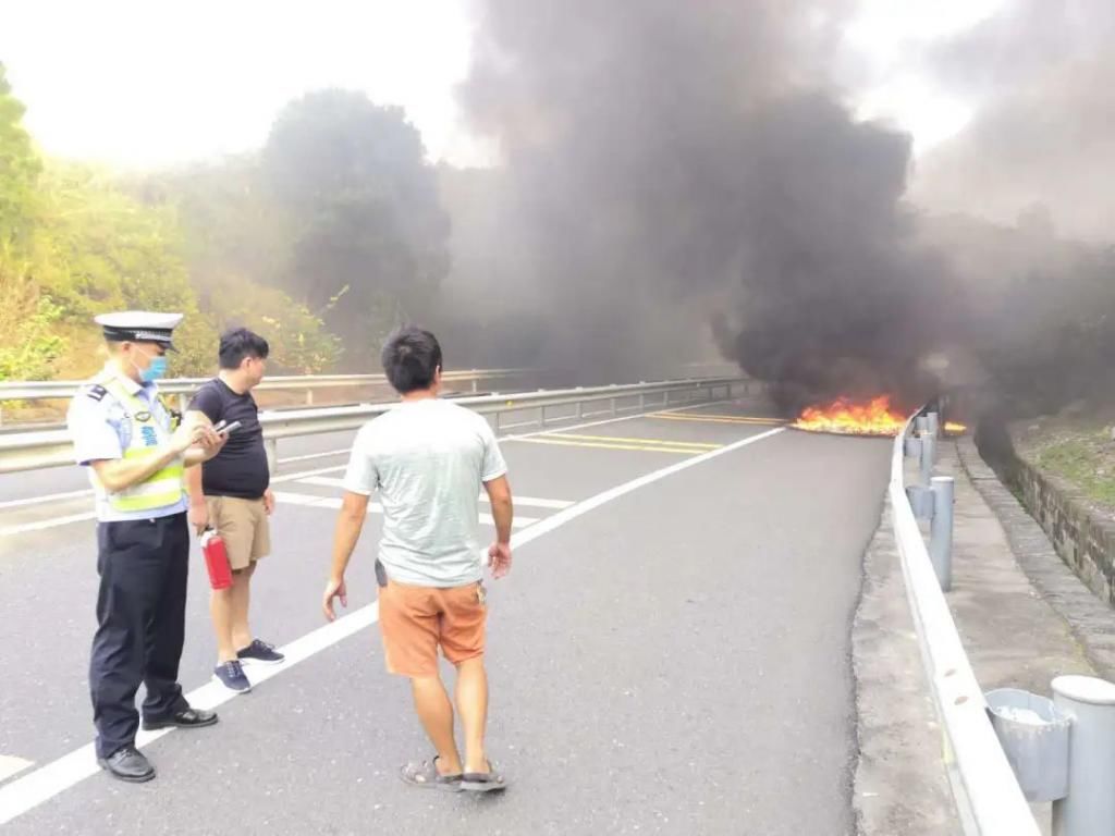  司机|事发安溪高速！一货车突然起火，司机竟然毫不知情！还好…