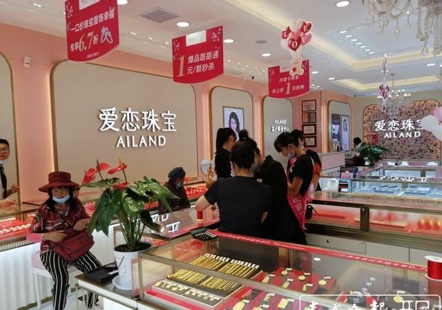  暖场|鲜花价格暴涨、珠宝销量翻倍、餐厅预订满客…昆明人的七夕暖场开启