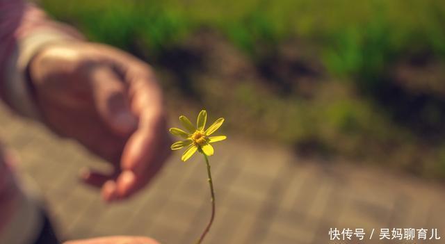 爱情|很短很伤感的句子,伤感虐心,不知不觉就看哭了