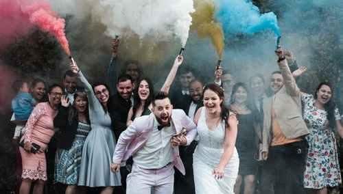 欺负|婚礼当天，伴娘遭遇婚闹被欺负，新娘：大喜的日子，你就不能忍忍