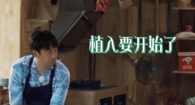 节目组|他是唯一一个把节目组逼到打字幕,黄磊开口叫“哥”的人,难怪没有再出现