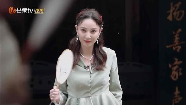  宁静|杨幂张雨绮旗袍对打，谁的曲线更曼妙？大张伟带宁静郑希怡张雨绮玩密逃崩溃