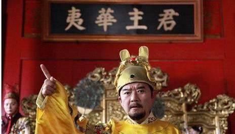 高官|朱元璋想重用大舅子为高官，大舅子却跪地哭着拒绝，果然逃过一死