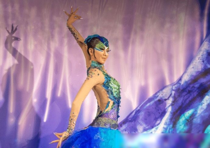  莫文蔚|看莫文蔚的腿、杨丽萍的背、许晴的腰：才知道自律的人生多可怕？