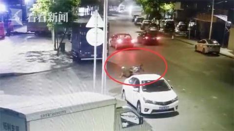 黄鳝|大二男生抹黄鳝血“碰瓷” 警方一查抓了14人