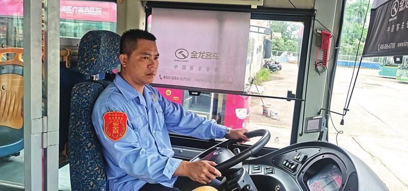 袋子|公交车驾驶员陆宪秋：拾金不昧 7万元现金完璧归赵