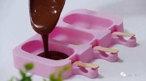  懒人|不用打发淡奶油，不用加蛋黄，教你懒人脆皮雪糕的做法，轻松学会