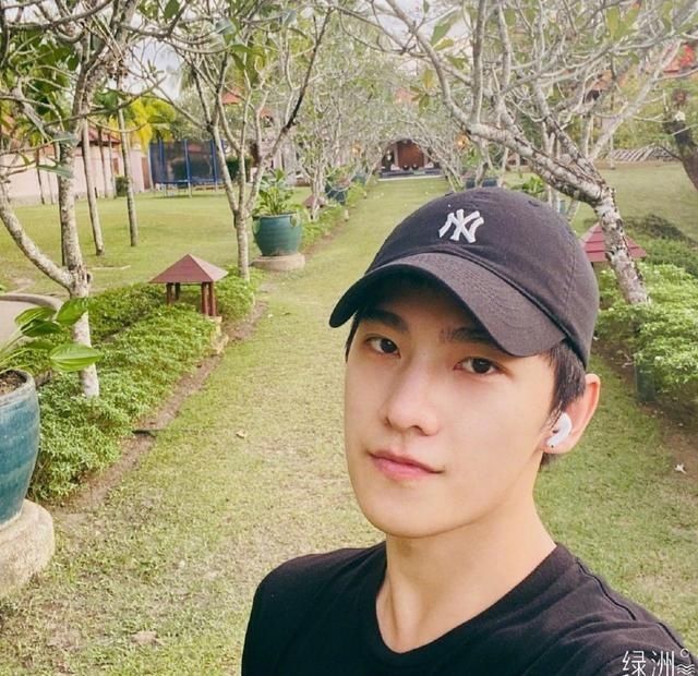  时隔|时隔五年终于迎来杨洋最新综艺，男神颜值衣品都在线，越来越迷人