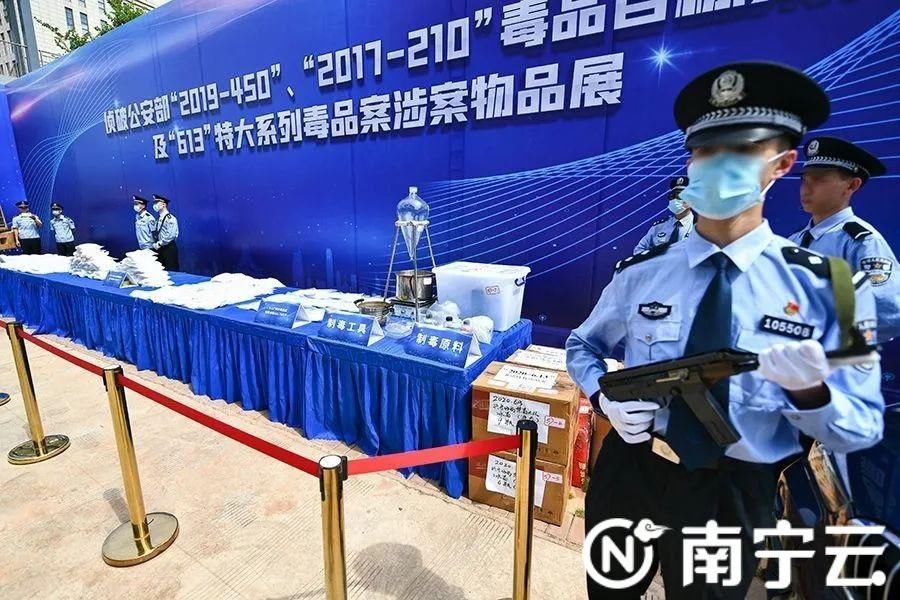  破获|警方破获3起特大毒品案件！毒贩利用铲车运毒...