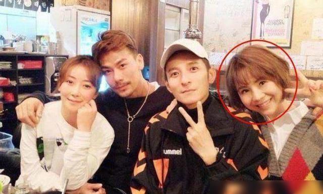  李维嘉|李维嘉牵短发女子逛街，这是要脱单？真相曝光，网友：有点心痛