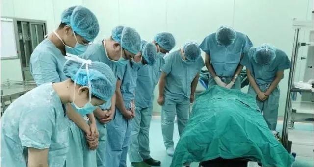  家长|一场突发车祸：1个孩子死亡，6个孩子重生，1000万家长陷入沉默……