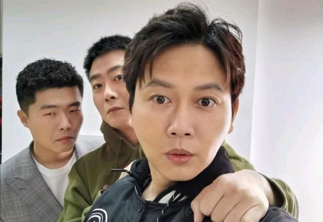  花钱买|现场直播孟鹤堂不允许观众花钱买礼物，说他们是付钱的