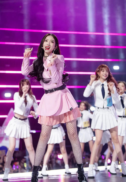  半开麦|为了不翻车，《创3》总决赛“假唱”严重，合唱团都不敢全开麦？