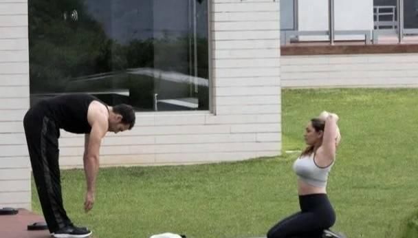  胸前|英国超模布鲁克发福？仍挡不住胸前＂波涛汹涌＂，这身材才是真女神