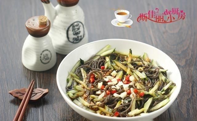 晚餐|晚餐最近迷上了吃它,开胃爽口又消暑,饱腹又瘦身,成本才几块钱