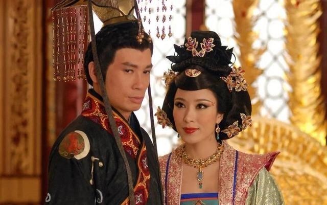 兄弟|装疯卖傻躲过兄弟残杀，伺机登上皇位，与李世民并称“小太宗”