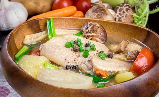  鸡肉|鸡肉焯水时，有人用沸水，有人用冷水，都不对！这才是正确方法