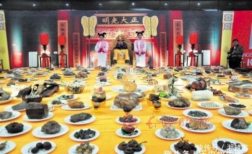 御膳房|皇上只要说饿,御膳房为何就能端来热菜?