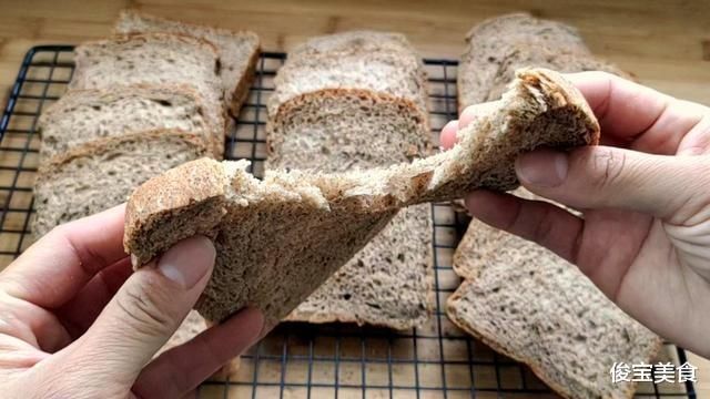 吐司|真正的【全麦吐司】,完全不用加面粉,也能做到松软无比