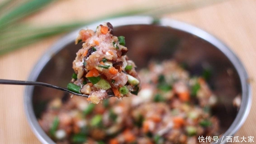  夏天|夏天吃饺子，不吃此馅就太亏了，一顿吃一斤都不嫌多，还不长胖