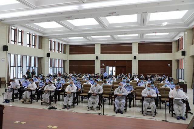 性质组织|包头李某某等28人涉黑案开庭