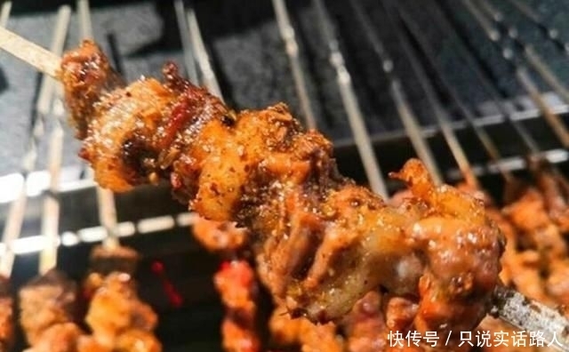 必备|夏天必备项目,路边摊羊肉串,说说你们那里的特色口味?重温夏天