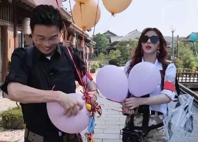  水枪|THE9综艺首秀预告，许佳琪赵小棠玩水枪，谢可寅搭档最帅男神