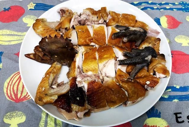  做法|买了很多年，现在才知道，熏鸡做法超简单，在家做干净又放心